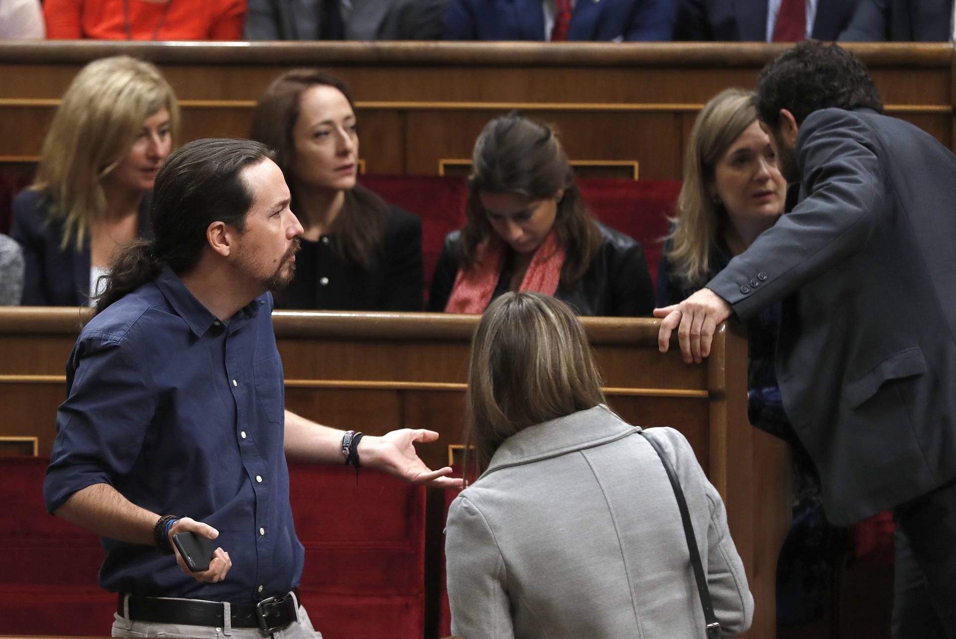 Al 'asalto del escaño': Podemos se queja de que el PP ocupe sus asientos