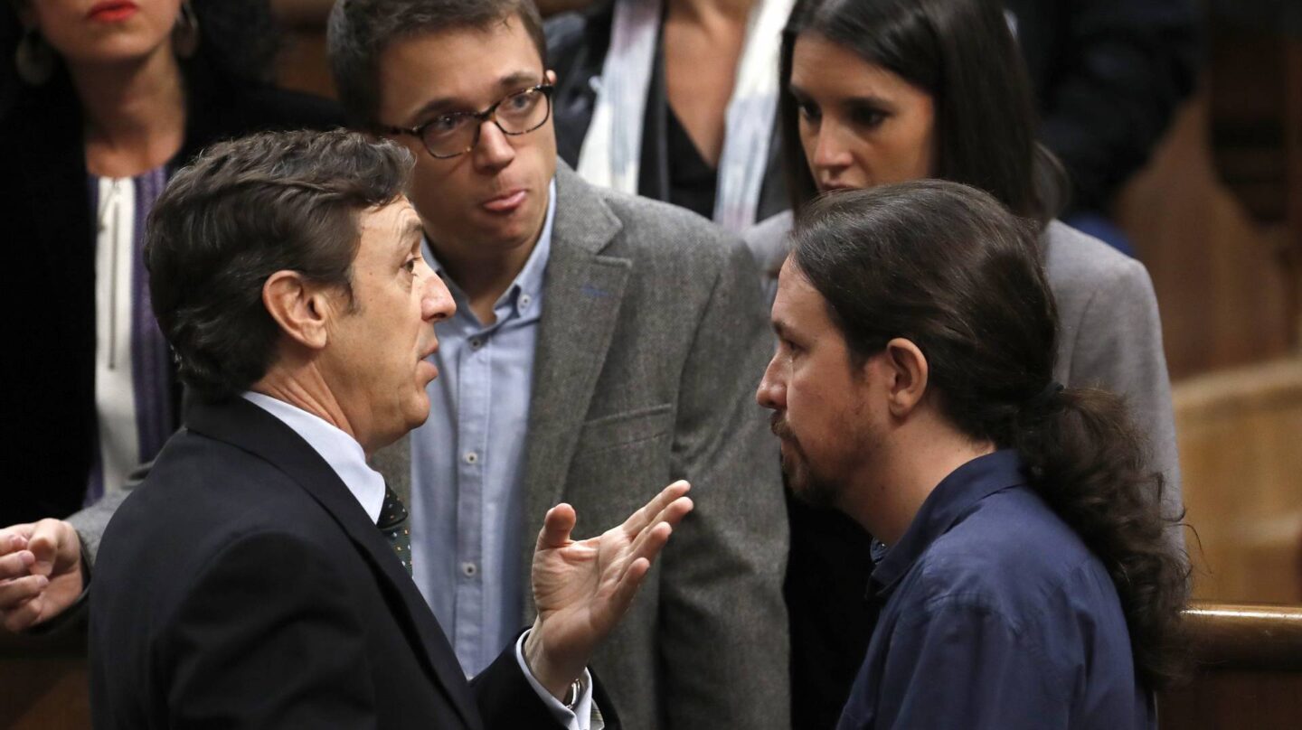 Íñigo Errejón, Irene Montero y Pablo Iglesias discuten con Rafael Hernando.
