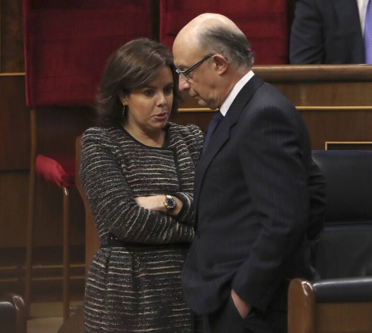 El techo de gasto amenaza la subida salarial de los funcionarios en 2017
