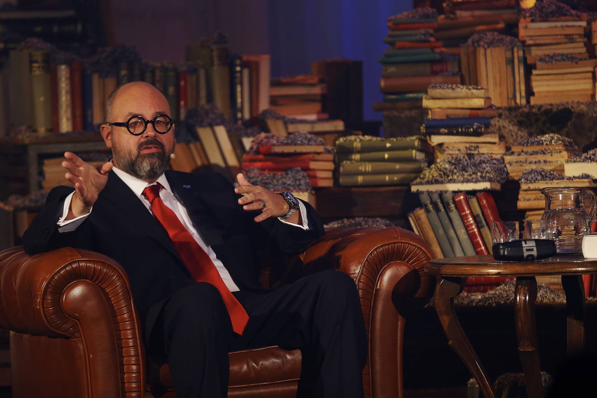 Carlos Ruiz Zafon en el Tibidabo barcelones.