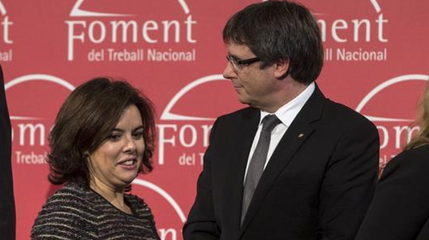 El Rey Felipe, Soraya Sáenz de Santamaría y Carles Puigdemont.
