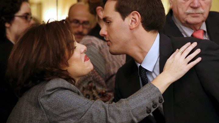 La vicepresidenta del Gobierno, Soraya Sáenz de Santamaría, junto al líder de Ciudadanos, Albert Rivera.
