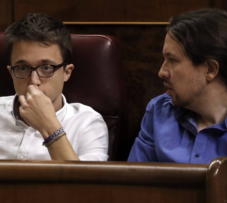 Errejón apadrina el 15-M: "Estamos levantando las banderas del primer Podemos"