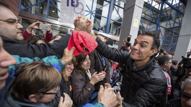 El ex secretario general de Pedro Sánchez, a su llegada a Xirivella, en Valencia.