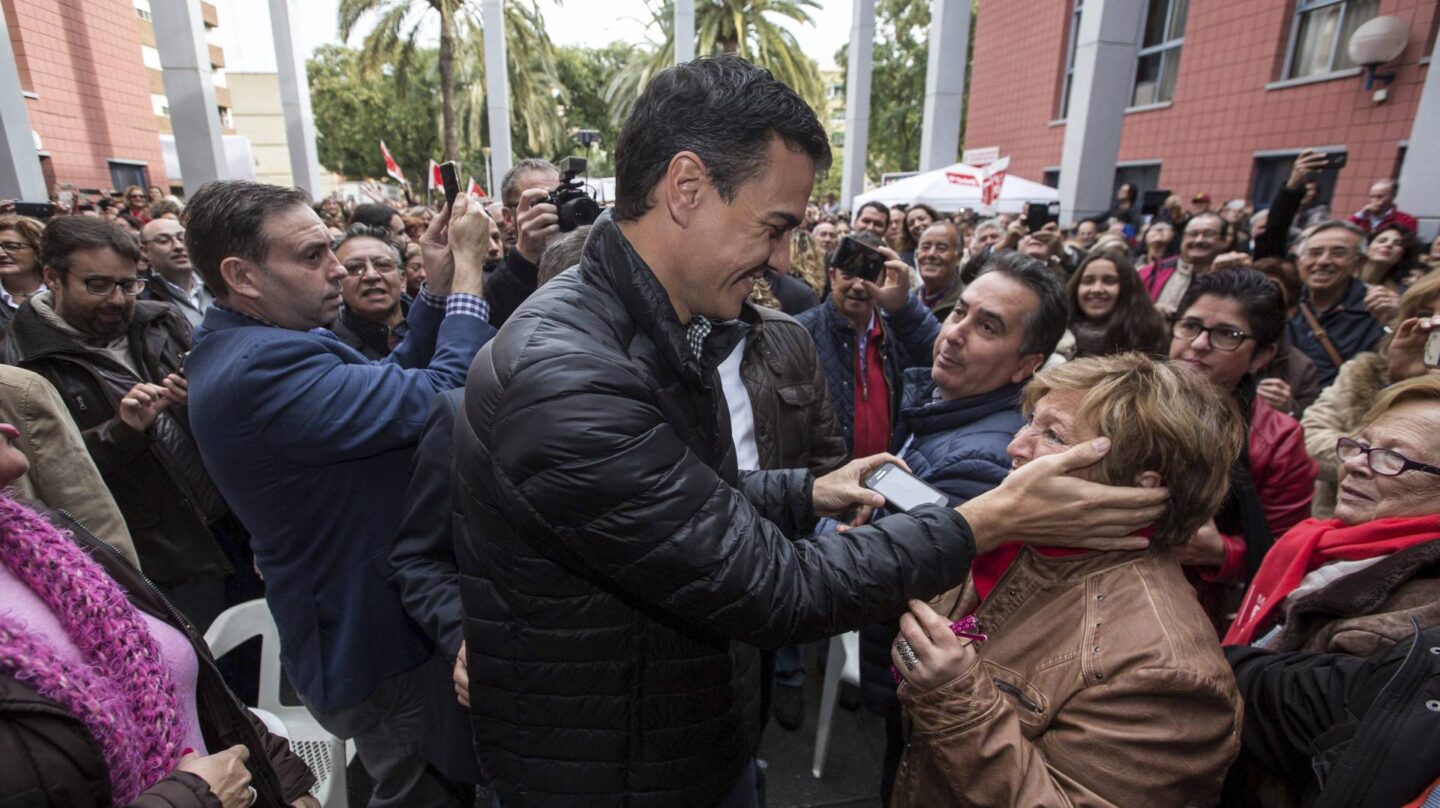 El ex secretario general de Pedro Sánchez, a su llegada a Xirivella, en Valencia.