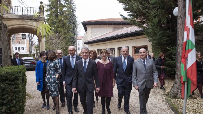 urkullu El lehendakari, Íñigo Urkullu, junto a los 11 consejeros del Gobierno Vasco, durante el acto de toma de posesión.