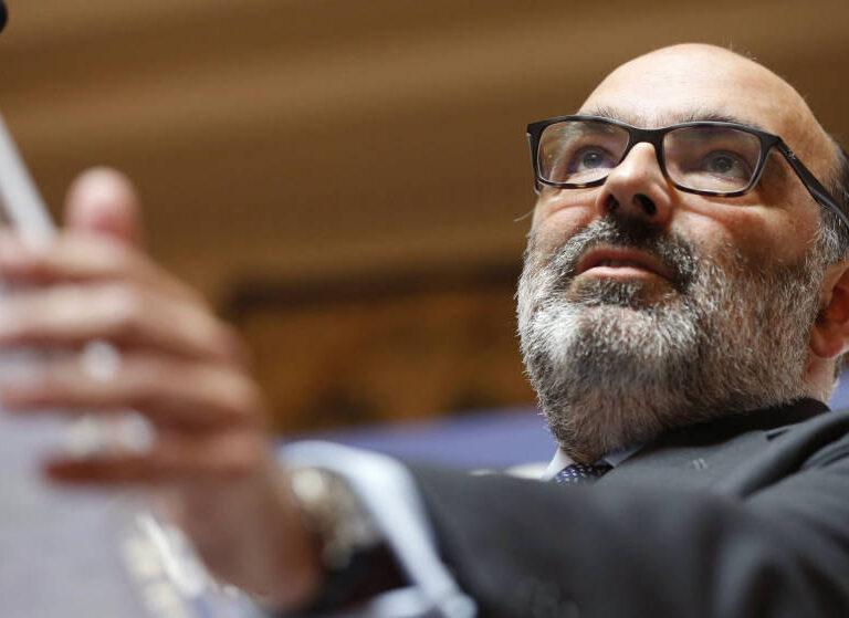 Indra sella su mejor sesión en bolsa en un año tras recortar su deuda a niveles de 2011