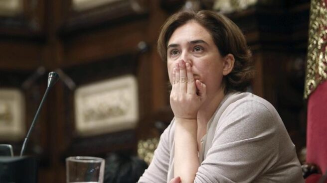 La alcaldesa de Barcelona, Ada Colau, durante una sesión del parlamento de la Ciudad Condal.