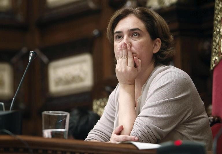 La oposición rechaza los presupuestos y aboca a Colau a una cuestión de confianza