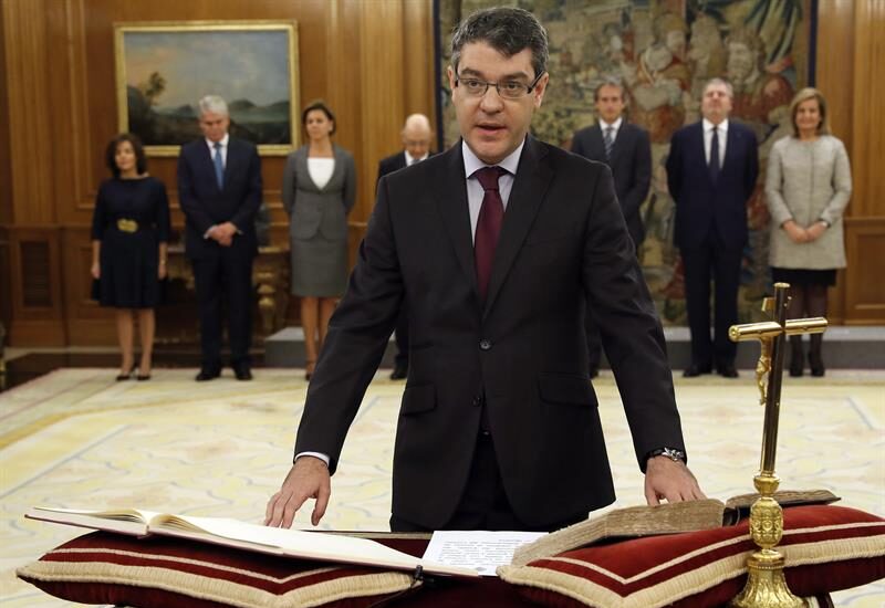 Álvaro Nadal jura el cargo de ministro de Energía, Turismo y Agenda Digital.