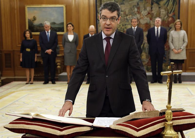 Álvaro Nadal jura el cargo de ministro de Energía, Turismo y Agenda Digital.