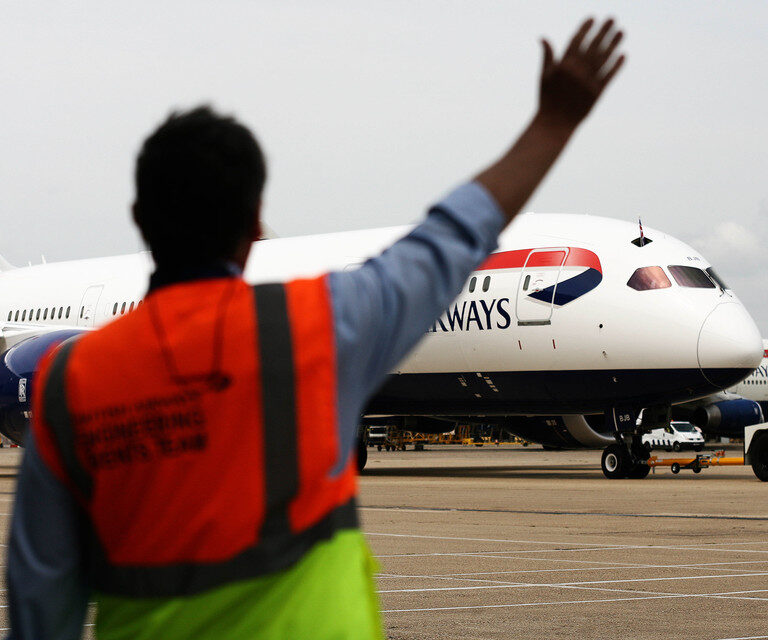 IAG gana un 3,5% más, hasta los 2.021 millones, y eleva un 15% el dividendo