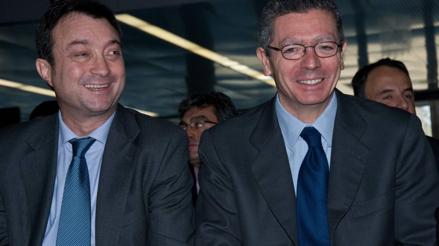 El ex vicealcalde de Madrid Manuel Cobo, junto a Alberto Ruiz-Gallardón.