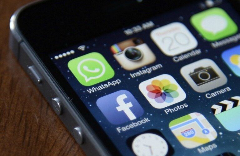 Un contrato entre padres e hijos para evitar los riesgos del mal uso del móvil