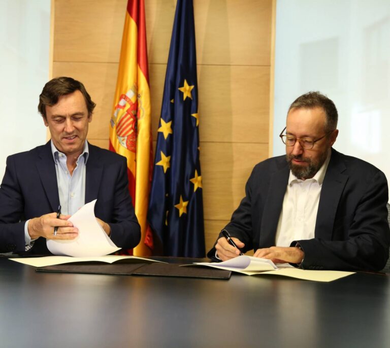 El PP desmiente a Rivera: el pacto no obliga a echar a los imputados