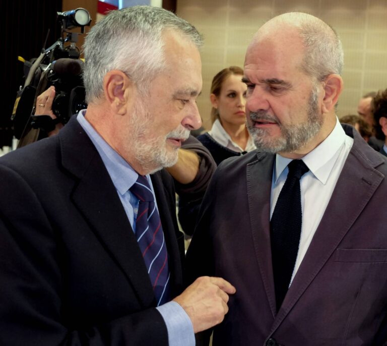 Chaves "conocía el sistema ilegal de ayudas" de los ERE, sostiene la Audiencia de Sevilla