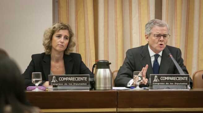 Ana Martínez Pina y Sebastián Albella, vicepresidenta y presidente de la CNMV.