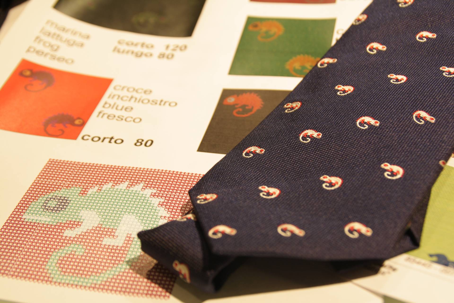 En el taller madrileño de SOLOiO se diseñan los estampados de las corbatas.