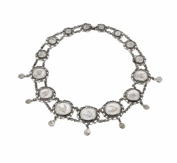 Collar en plata (1880) firmado por Sotirio Bulgari.