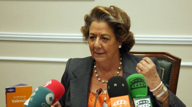 Rita Barberá, durante una comparecencia ante los medios cuando todavía ocupaba la alcaldía de Valencia.