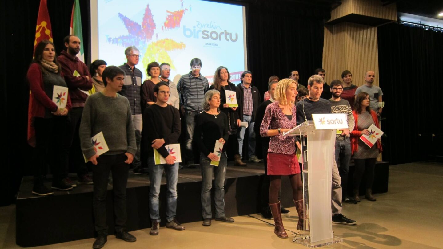La dirección nacional de Sortu, durante un acto de la formación.