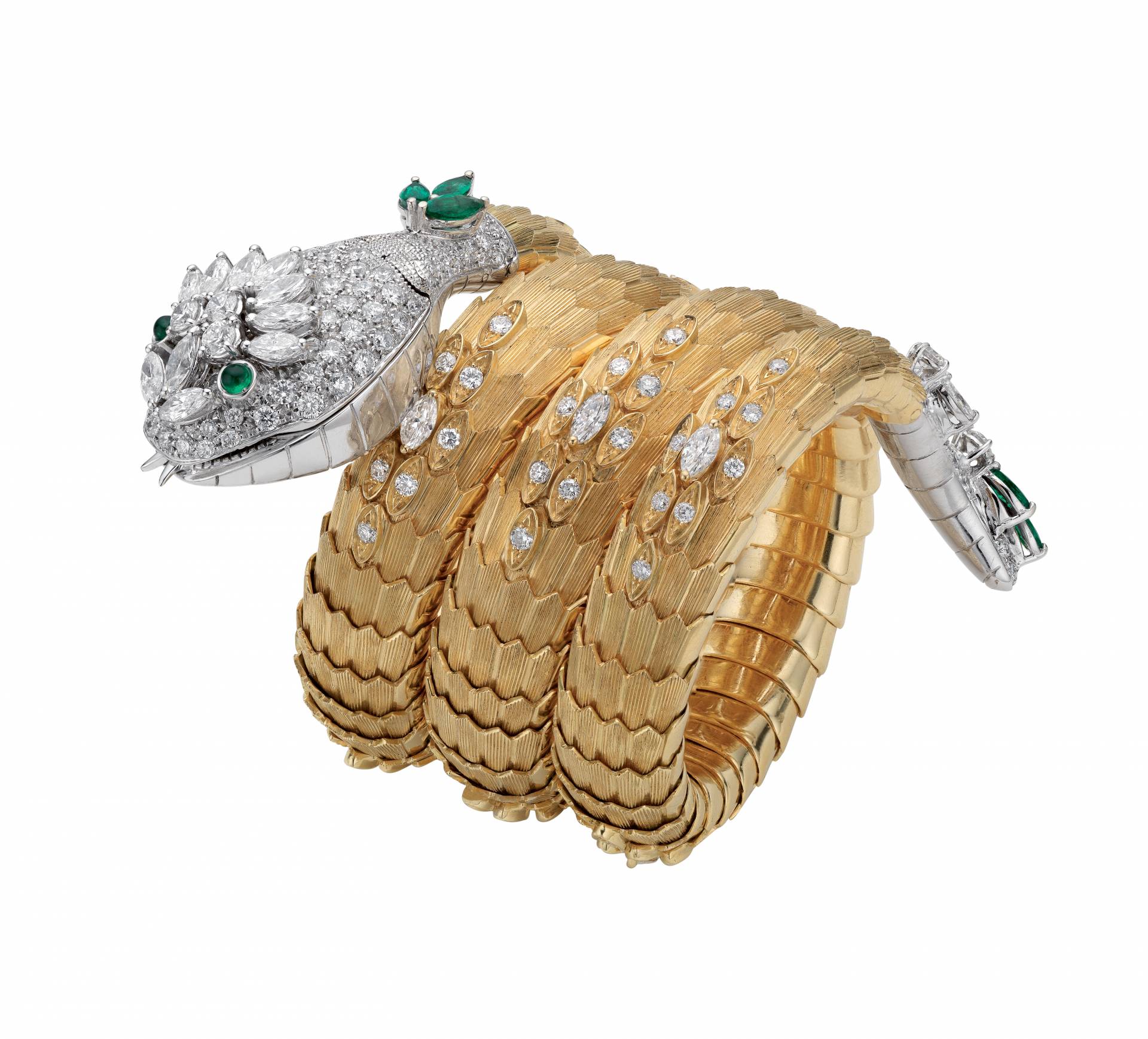 Brazalete 'Snake' (1967) de Bulgari en oro amarillo, diamantes y esmeraldas.