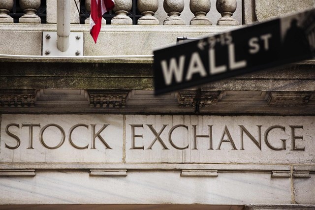 Imagen de la fachada del edificio de la bolsa de Nueva York, en Wall Street.