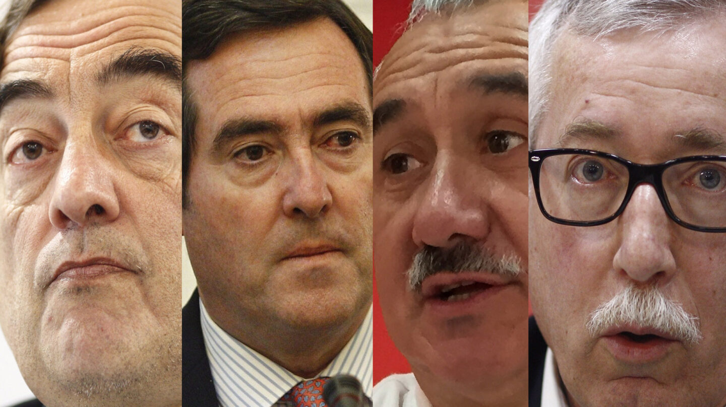 De izquierda a derecha los presidentes de CEOE y Cepyme, Juan Rosell y Antonio Garamendi, y los secretarios generales de UGT y CC.OO., Pepe Álvarez e Ignacio Fernández Toxo