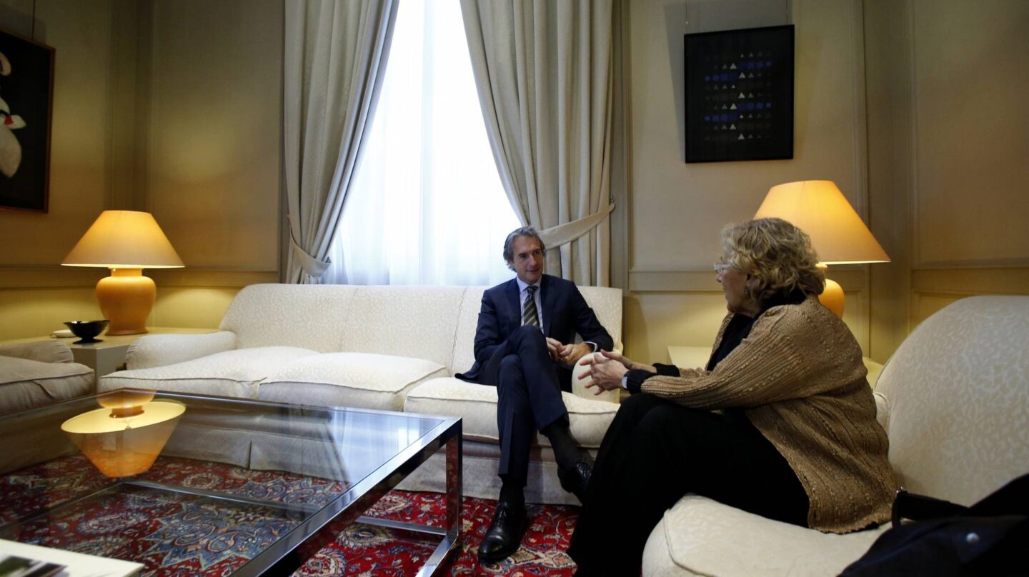 Carmena y De la Serna, reunidos en las dependencias del Ministerio de Fomento.
