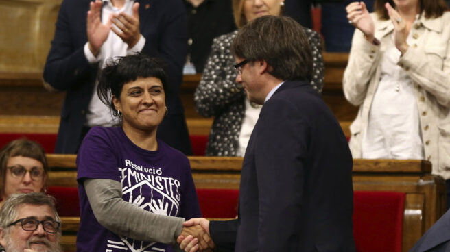 Carles Puigdemont y Anna Gabriel. Carles Puigdemont y Anna Gabriel.