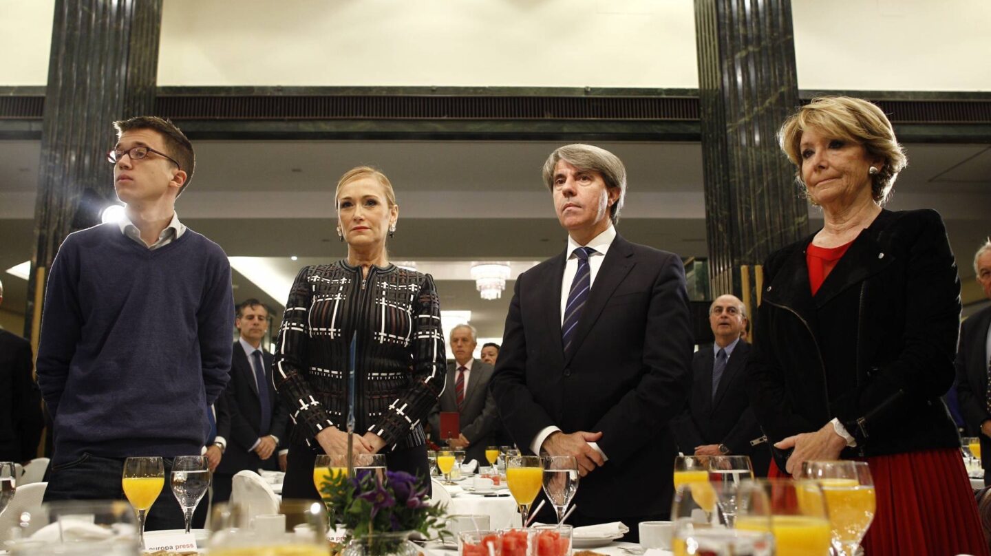 Errejón, Cifuentes y Aguirre durante un desayuno informativo,