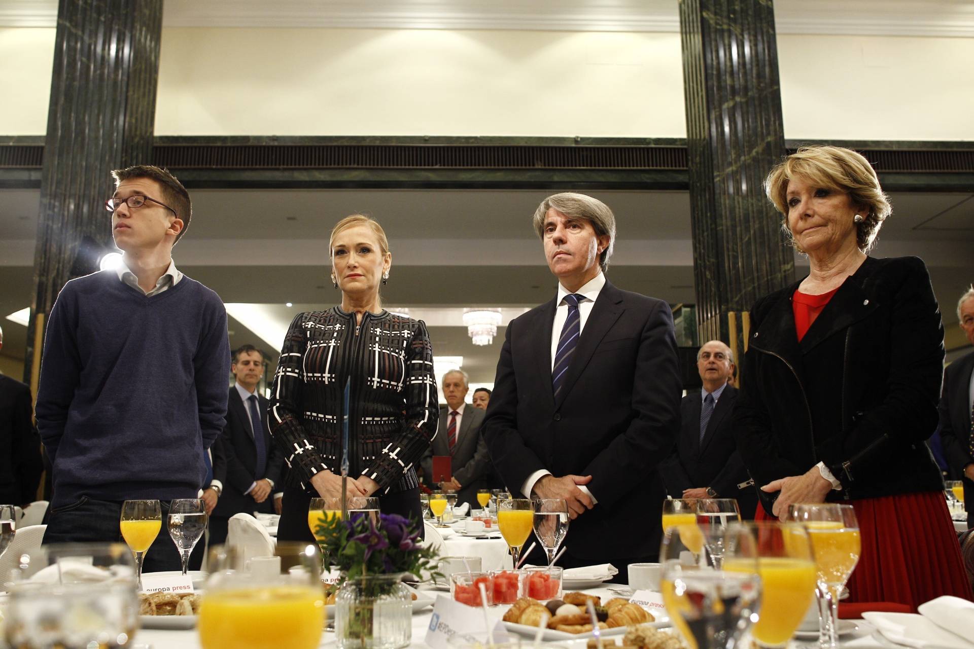 Errejón, Cifuentes y Aguirre durante un desayuno informativo,