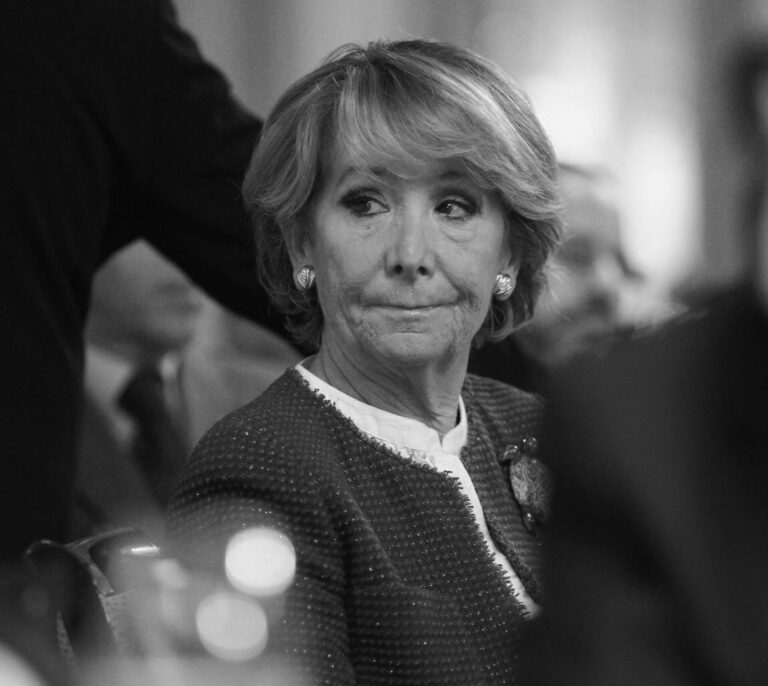 “Ser ministra de Defensa no impide ser secretaria general" y Cospedal ha sido "muy buena número dos"