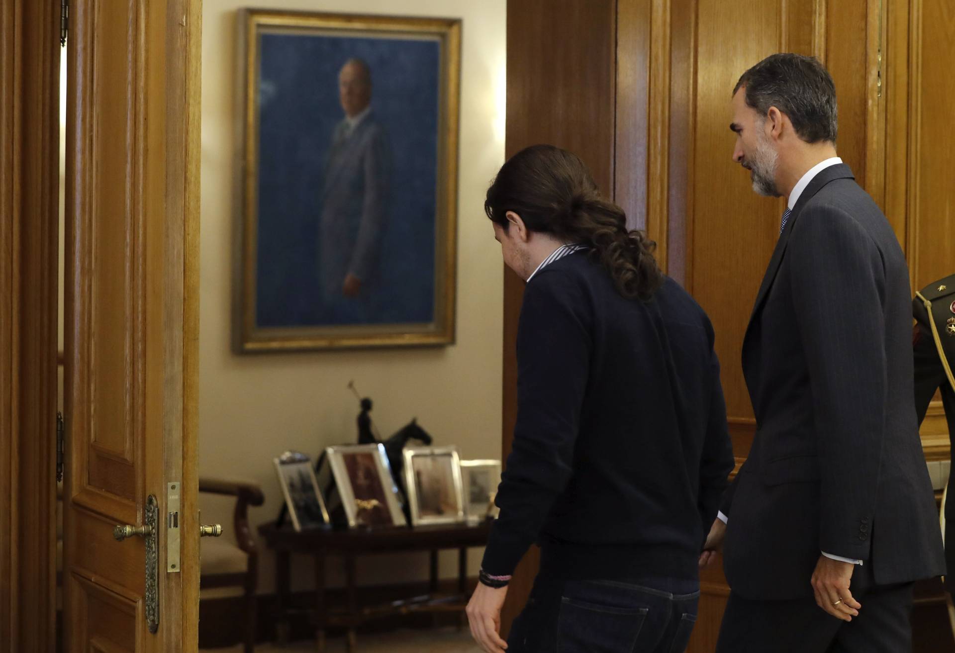 Pablo Iglesias, junto al Rey Felipe VI.