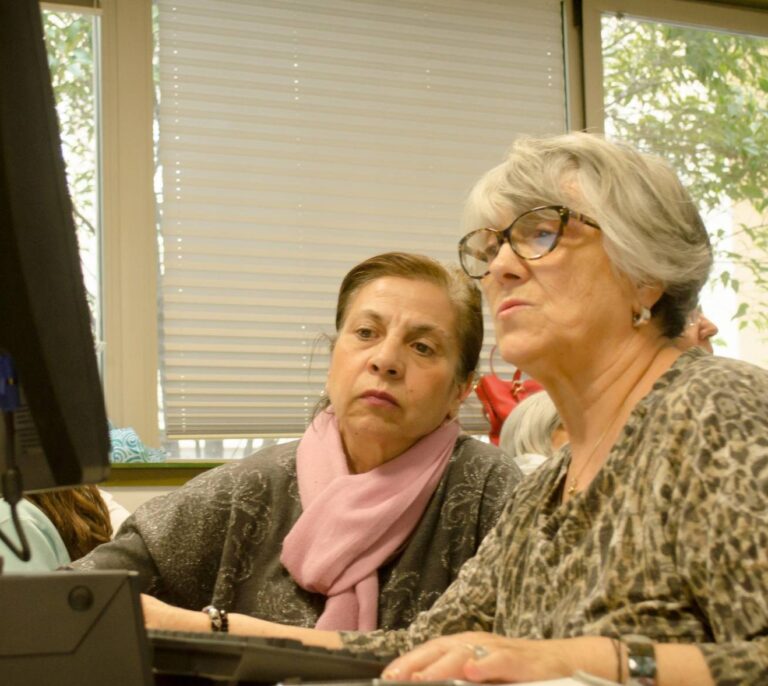 Los mayores de 60 años que buscan su primer empleo se han triplicado este año