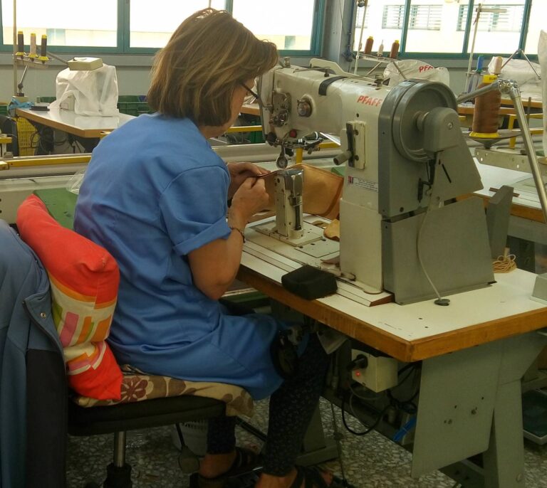 No era solo la crisis: las amas de casa siguen incorporándose al mercado laboral en la recuperación