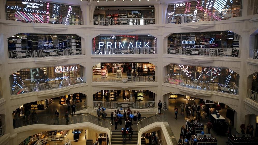 Interior de la tienda de Primark en la Gran Vía de Madrid.