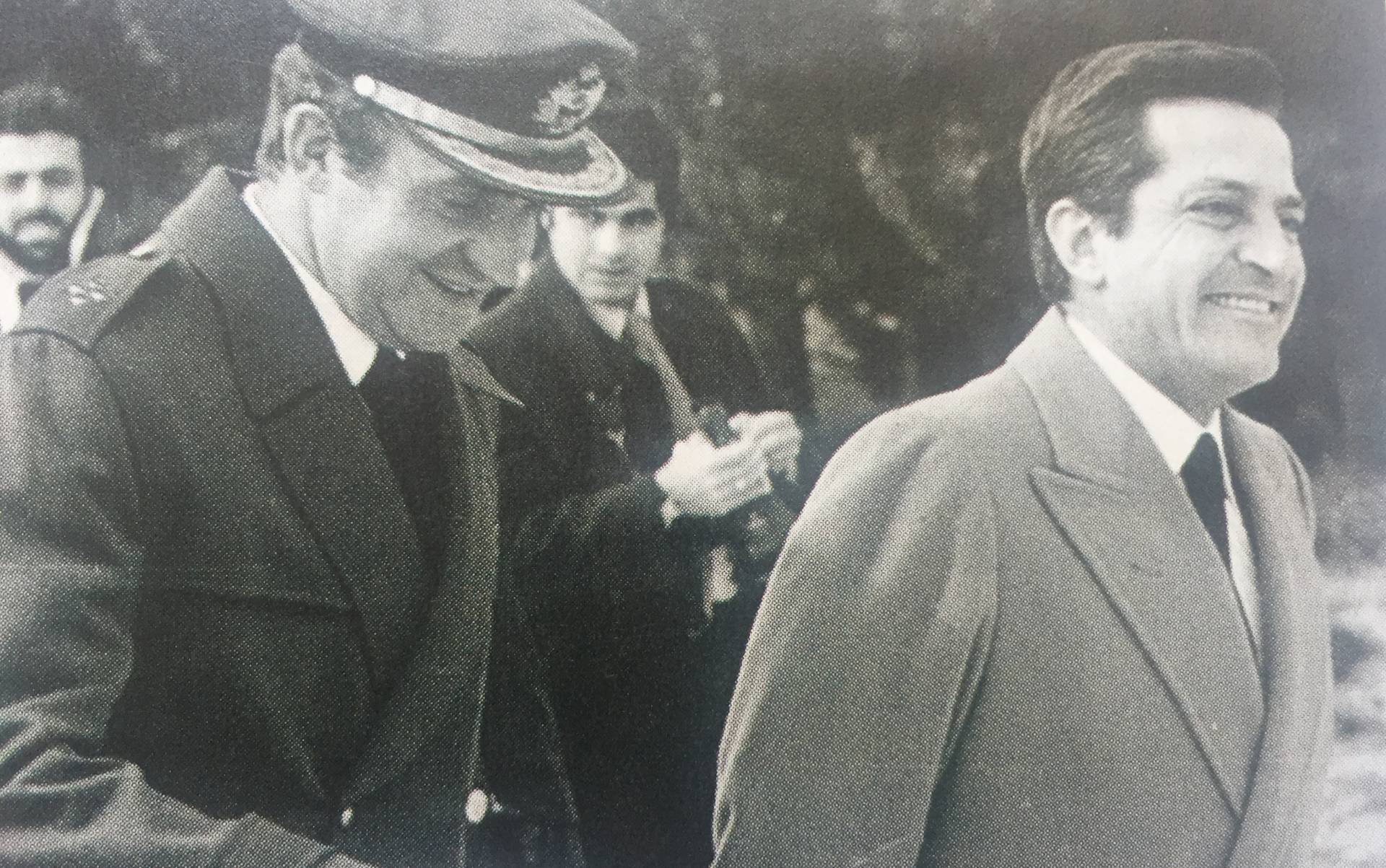 El rey emérito Juan Carlos I y Adolfo Suárez.