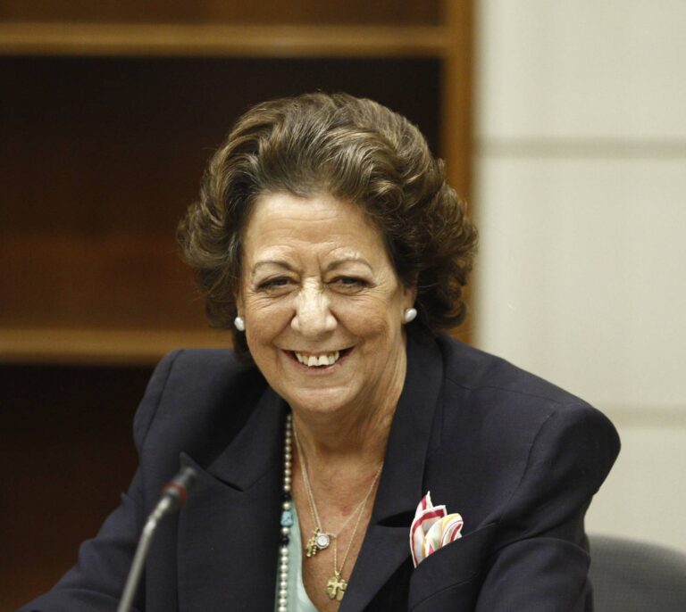 Rita Barberá se sienta con el Grupo Popular en la Apertura Solemne de la legislatura