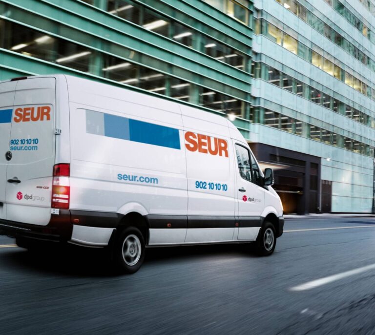 Seur, El Corte Inglés, Amazon y Carrefour, las empresas que más contratan por Navidad