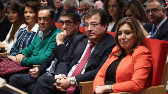 susana-diaz-libro Susana Díaz, durante la presentación del libro de Guillermo Fernández Vara, en 2016.