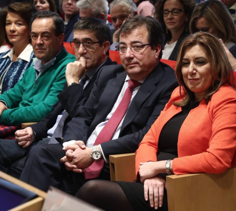 Susana Díaz busca la foto con Rubalcaba tras el desdén de Felipe González