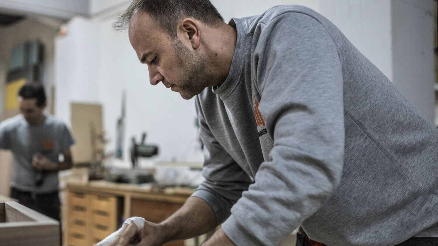 Los trabajadores cobran en España 9,1 euros por hora menos que en la Eurozona.