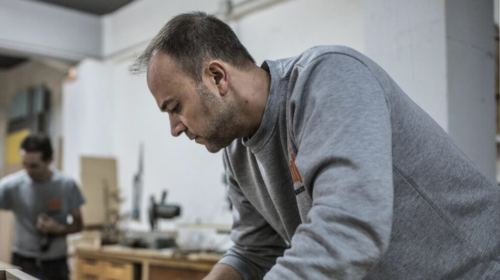 Los trabajadores cobran en España 9,1 euros por hora menos que en la Eurozona.