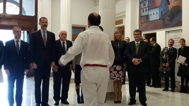 El Rey Felipe, junto al lehendakari, Íñigo Urkullu, en el centenario de La Comercial de Deusto.