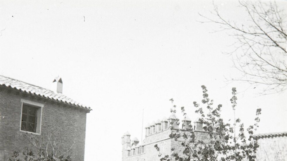 Manuel B. Cossío (segundo por la derecha) y Francisco Giner de los Ríos (cuarto por la derecha).