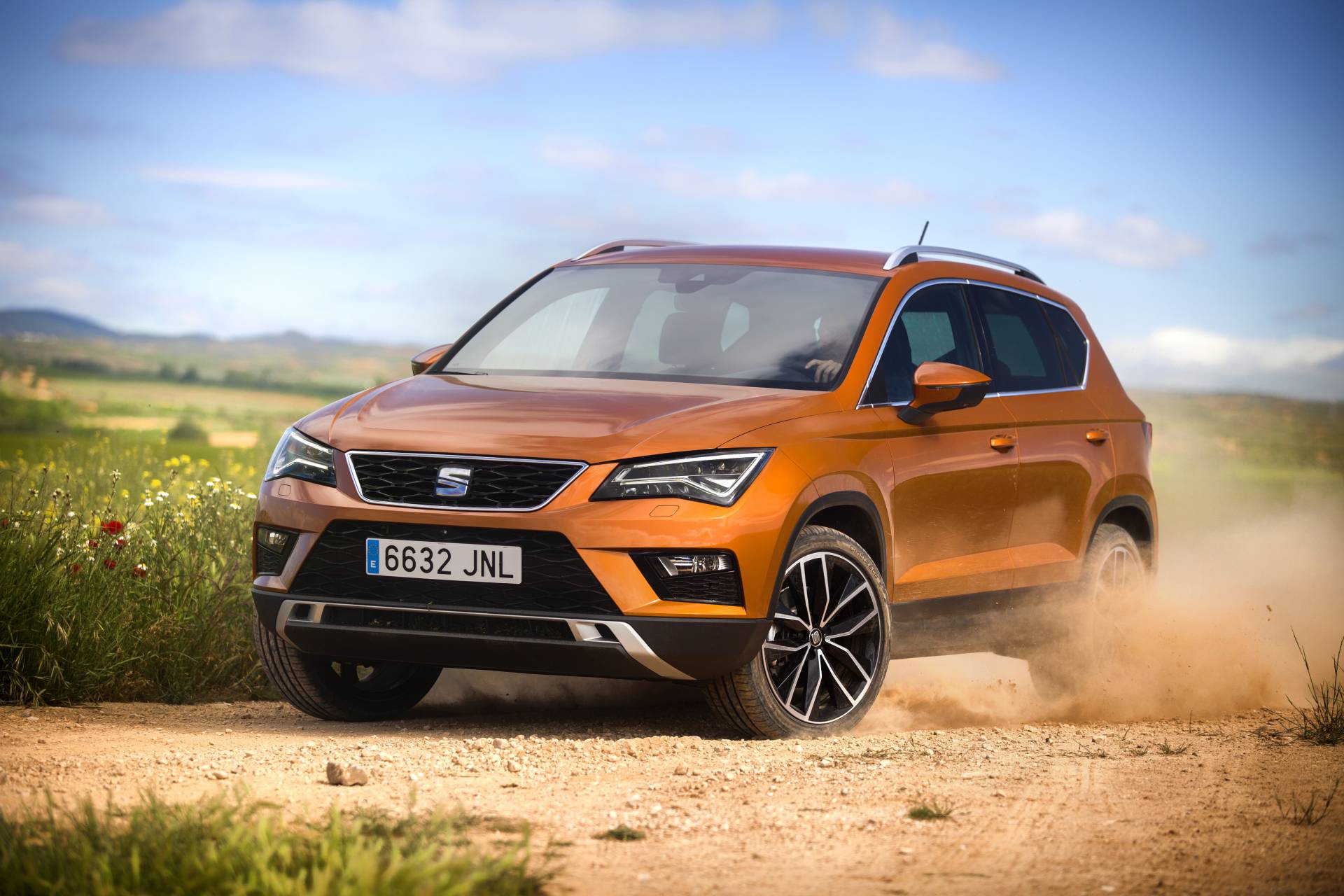 El nuevo Seat Ateca es el primer todo camino de la marca española. Se inscribe en el segmento de los compactos.