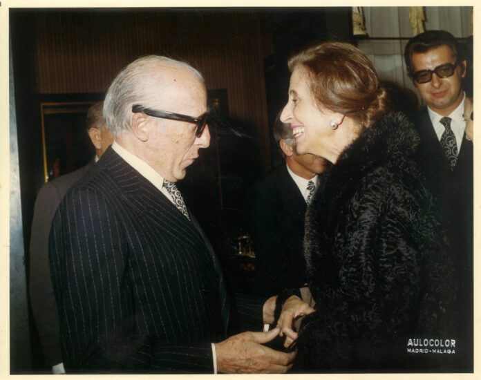 Alejandro Grassy con Carmen Polo.