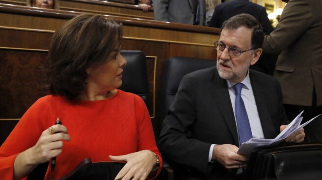 Fiscalía no ve desobediencia de Rajoy y Santamaría por no acudir al Parlament por el 155