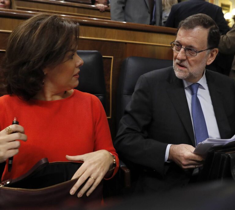 Fiscalía no ve desobediencia de Rajoy y Santamaría por no acudir al Parlament por el 155
